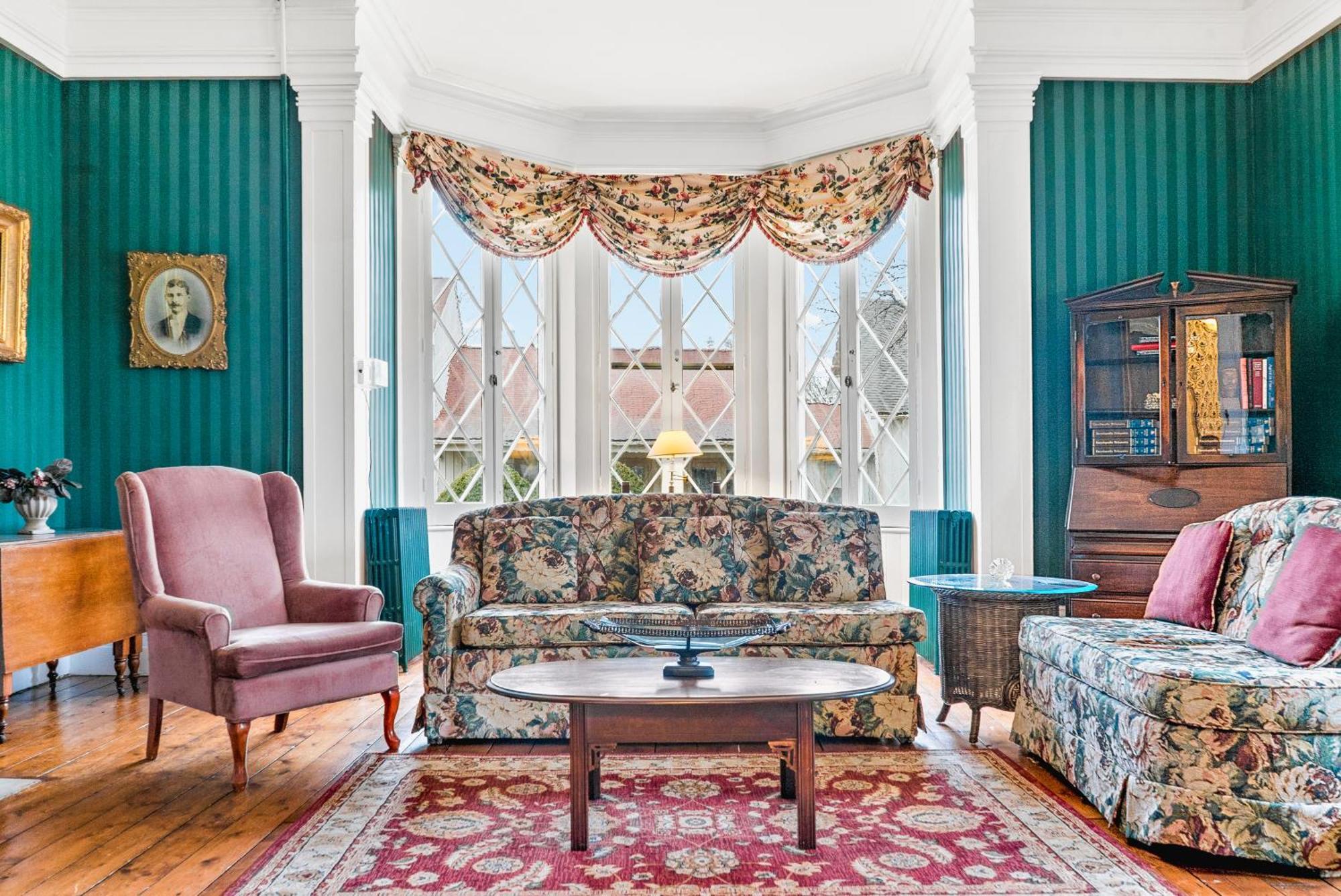 Beekman Arms And Delamater Inn Райнбек Екстериор снимка